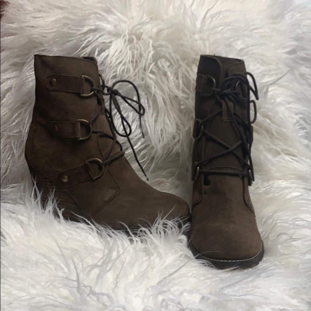 Diba True wedge boot